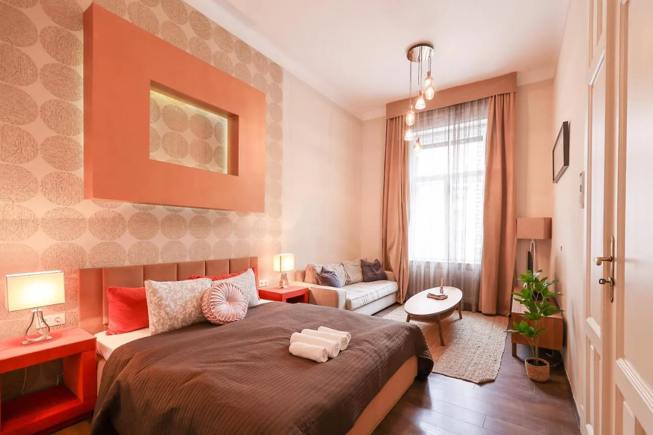 Deluxe Central Apartment With 4Bedrm 2 Bathrm Budapeste