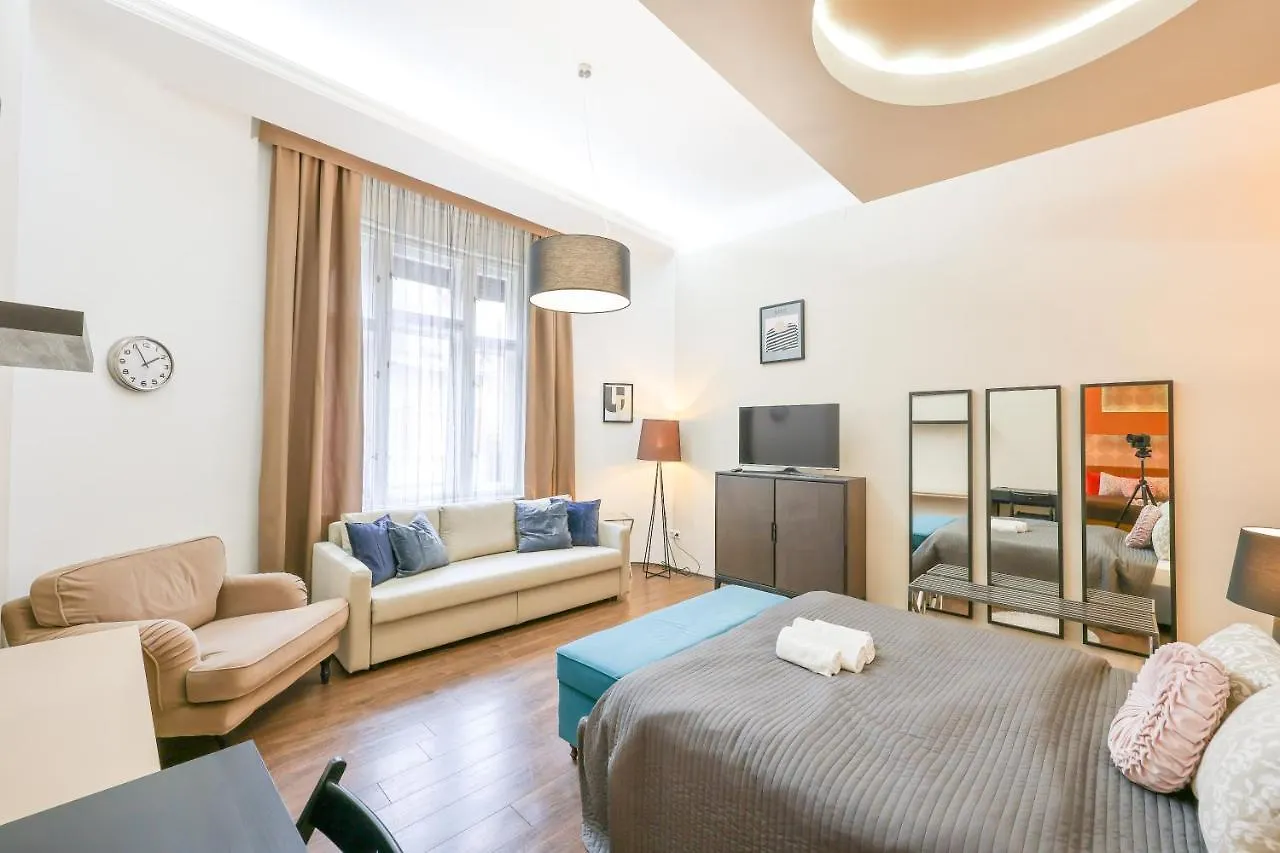 Deluxe Central Apartment With 4Bedrm 2 Bathrm Budapeste Hungria